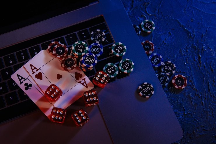 Simbol keamanan dan privasi yang ditanamkan di sistem platform hot501